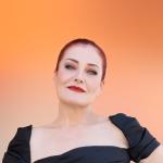 artist image www.cin.az Candan Ercetin - Kirik Kalpler Duraginda Kırık Kalpler Durağında